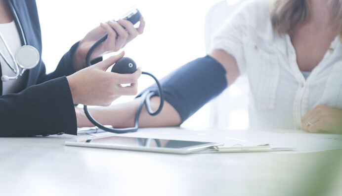 Кардіолог розповіла, як відключення світла можуть впливати на тиск