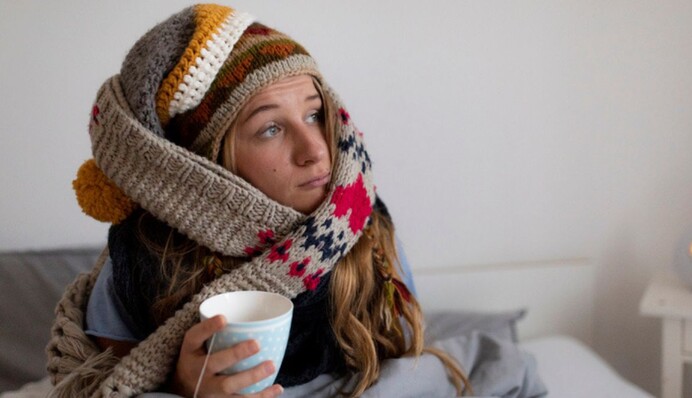 Спасет ли шапка от менингита: врач опровергла давний миф