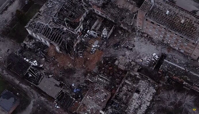 Росіяни перетворили Ізюм та околиці на руїни: відео, зняте з повітря