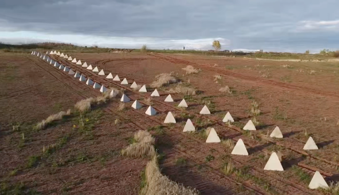 Оккупанты в Мариуполе к чему-то готовятся: видео из центра города