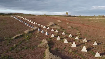 Окупанти в Маріуполі до чогось готуються: відео із центру міста