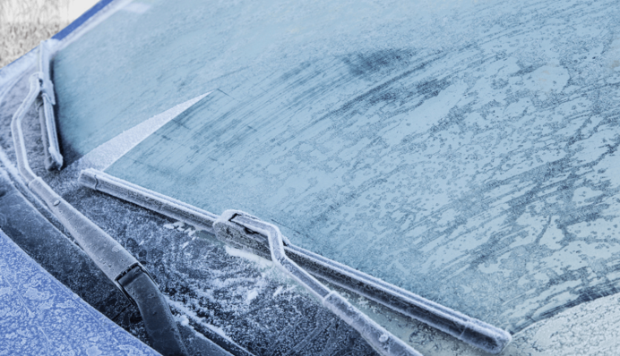 Потім заощадите на ремонті: 5 простих способів захистити двірники та скло автомобіля взимку