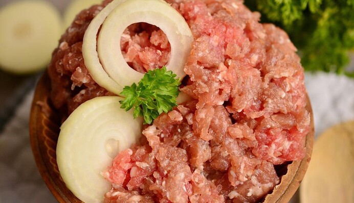 Що потрібно покласти у фарш, щоб не розвалився: корисні поради