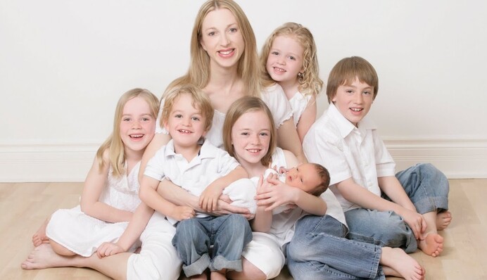 Сразу две, или одна на выбор: некоторым женщинам в Украине  пообещали прибавку к пенсии