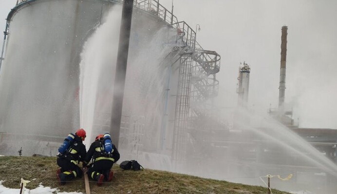 Горить не лише в Росії: у Білорусі спалахнув нафтопереробний завод, фото
