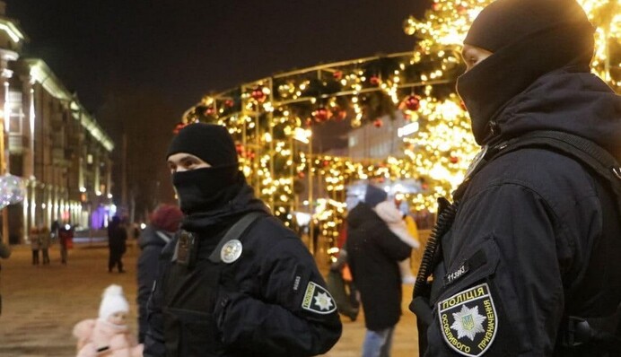 Буде чи ні комендантська година у новорічну ніч: відповідь поліції