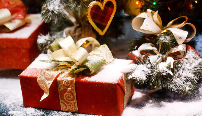 Новий рік 2023: красиві листівки, вірші та відеопривітання