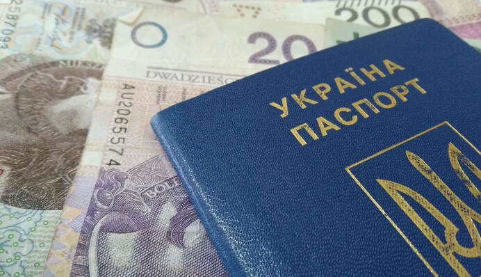 Деяким українцям доведеться повернути виплати у Польщі: кого стосується