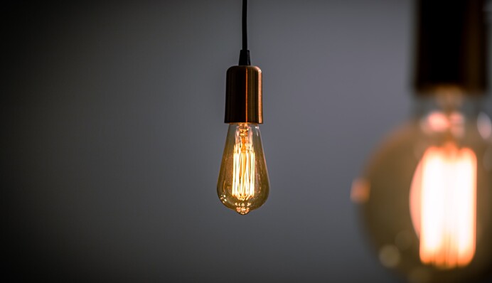 Отключения света в Киеве 14 января: какие графики действуют после обстрела