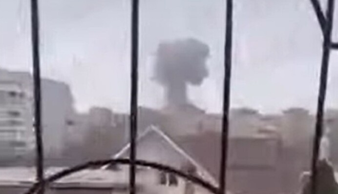 Удар по многоэтажке в Днепре: момент взрыва попал на видео