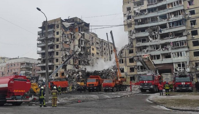 В Днепре продолжают разбирать завалы многоэтажки: новые фото и данные о погибших