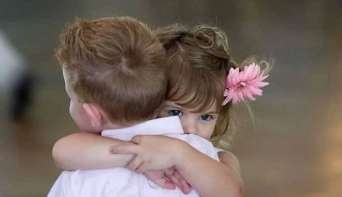 Дарите улыбку и позитив: поздравления с Днем объятий в прозе и видео