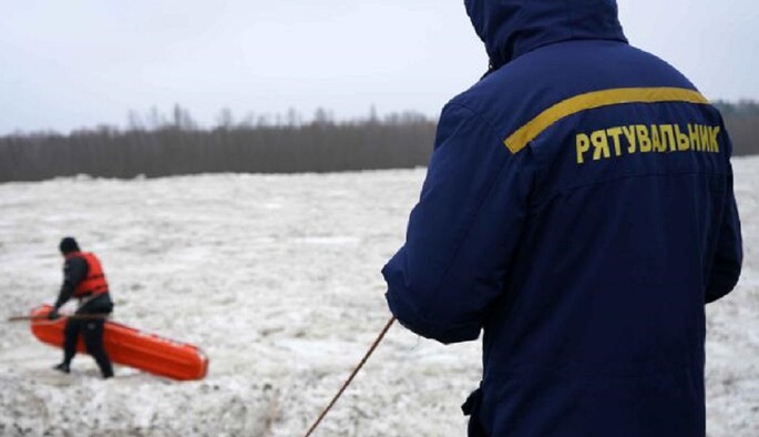 Під Києвом вдалося розблокувати крижаний затор на Десні: деталі