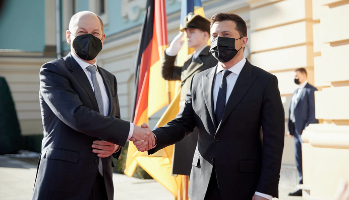 Зеленский и Шольц провели разговор после передачи Leopard 2 Украине: о чем говорили еще