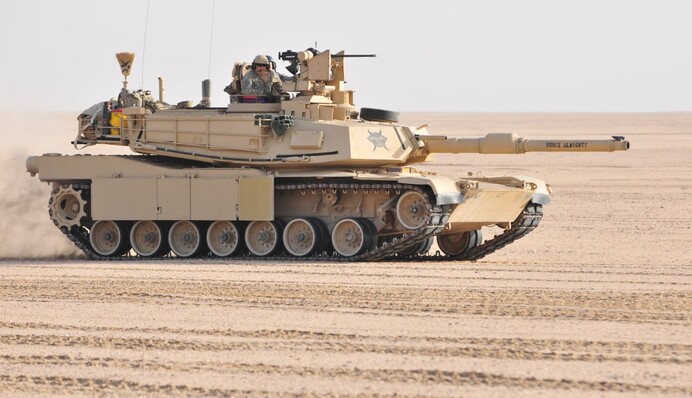 Сколько танков Abrams получит Украина от США: в Bloomberg назвали цифру