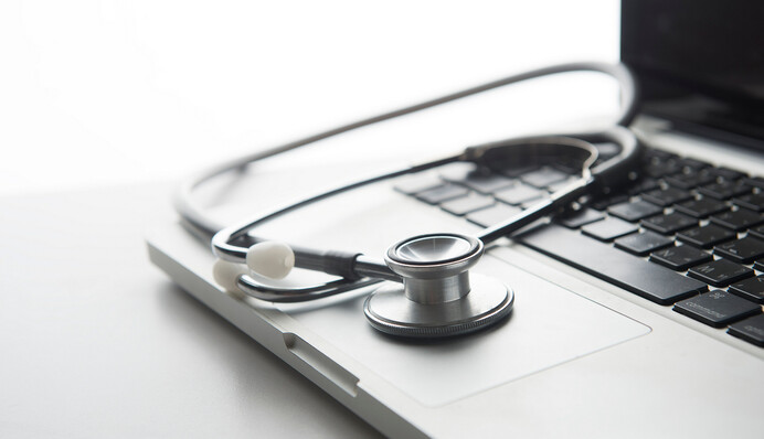 Українські лікарі зможуть безплатно вивчити англійську мову: що для цього потрібно