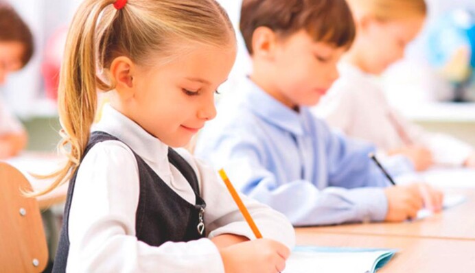 Киевские школьники возвращаются за парты: когда детей вернут в школы