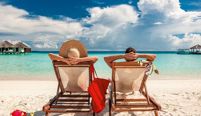 Поездки "на моря" не прекратятся: какая остается "дыра" в запрете чиновникам выезда за границу