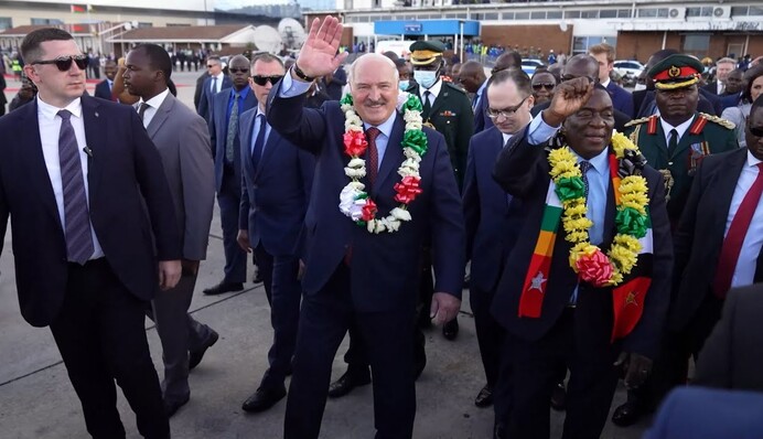 ​Що Лукашенко забув у Зімбабве: експерт вказав на цікаві деталі