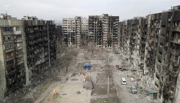 Не только переселенцы: кто еще в Украине имеет право на денежную помощь на проживание