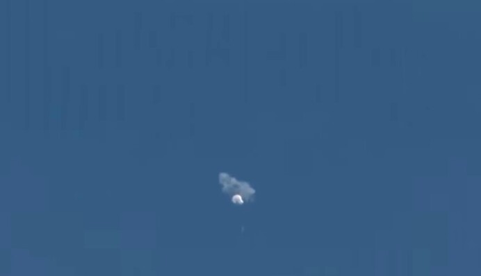 В США решили сбить китайский шар-шпион: что известно