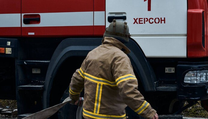 Россияне ударили по Чернобаевке и лицею в Херсоне: фото и видео разрушений