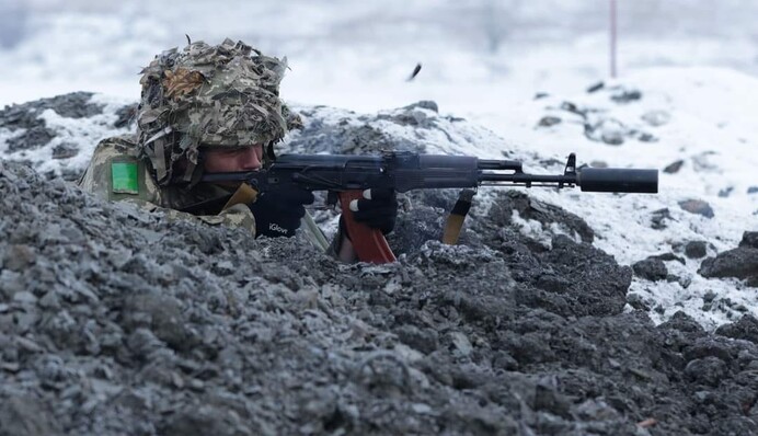 Оккупанты ведут наступление по нескольким направлениям: сводка Генштаба и карты боев за 5 февраля