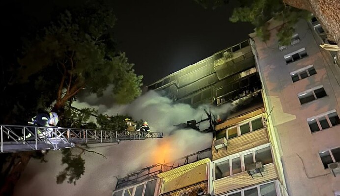 Спалахнули кілька квартир: під Києвом горіла багатоповерхівка, фото, відео