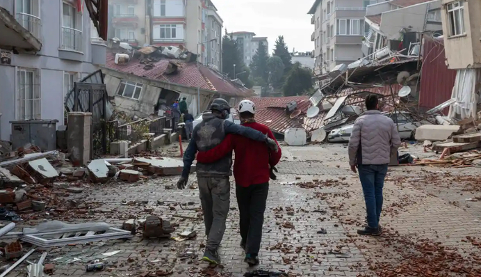 Около 8500 погибших: в Турции третий день продолжается разбор завалов после землетрясения