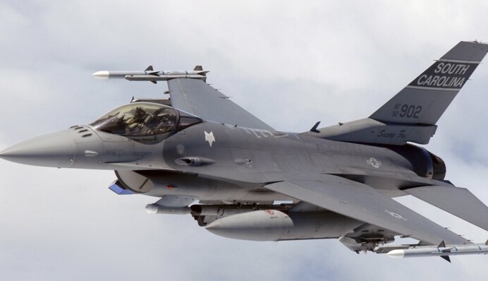 Чому Захід тягне із передачею Україні літаків: експерт назвав головну причину