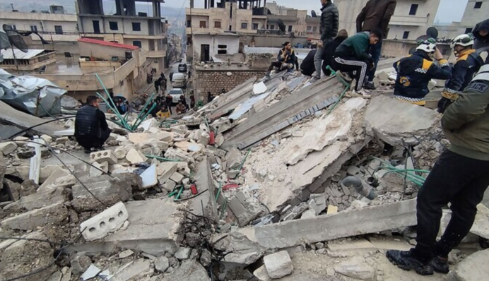 175 часов под завалами: в Турции из-под обломков извлекли живыми мать с двумя детьми, видео