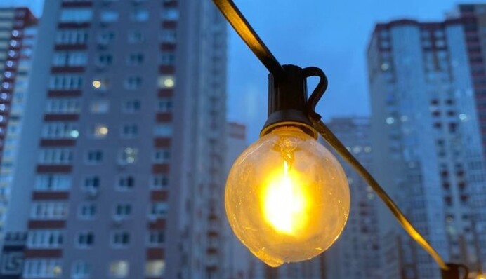 Де у Києві можуть відключити світло: названо райони