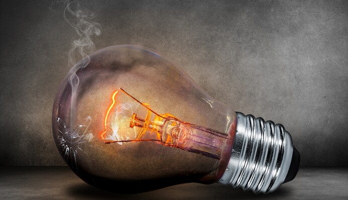 Где в Украине завтра не будут отключать свет, а где будут действовать графики