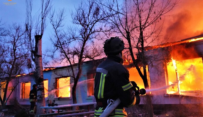 Враг вновь ударил по Херсону: уничтожен детский сад, фото