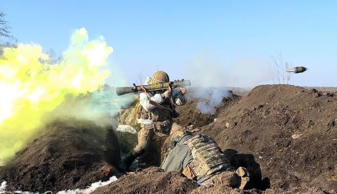 "Мясорубка" в Бахмуте: что говорят власти и военные о ситуации в городе и окрестностях