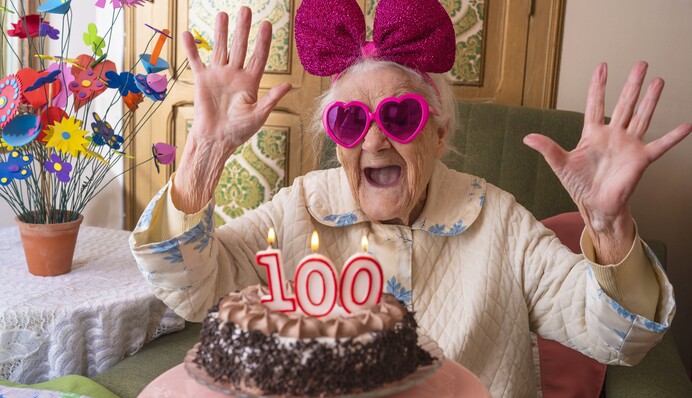 Следят за собой: названы имена женщин - долгожительниц