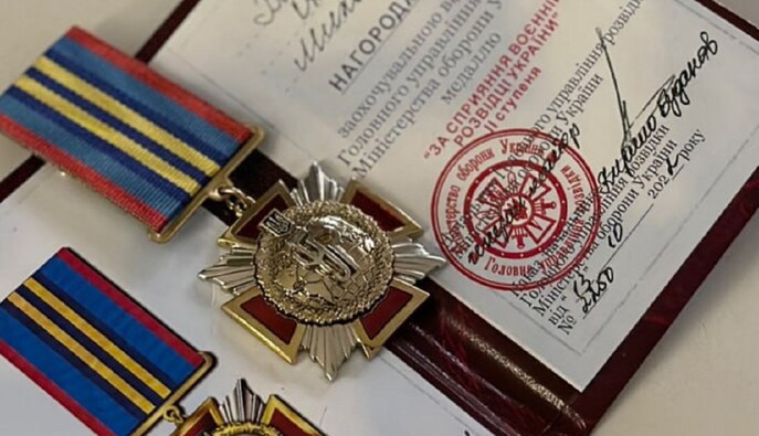 Цирк на фоне войны: сети возмутила встреча Подоляка с блогерами и награда для Ксюши Манекен