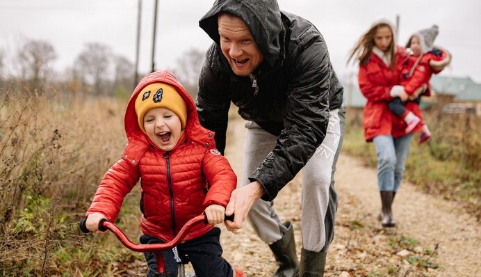 Українським сім'ям із дітьми відновили виплати по 6600 гривень: хто може отримати