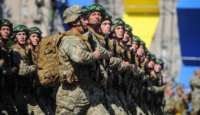 Военные, волонтеры или президент? Кто возглавил рейтинг доверия украинцев