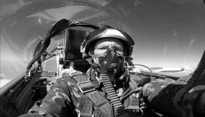 Уничтожил врага ценою жизни: в Днепре простились с пилотом Александром Щербаковым