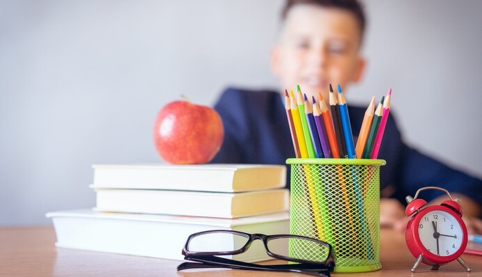 В школах Киева стартует прием заявок на учебу в первом классе: названа дата