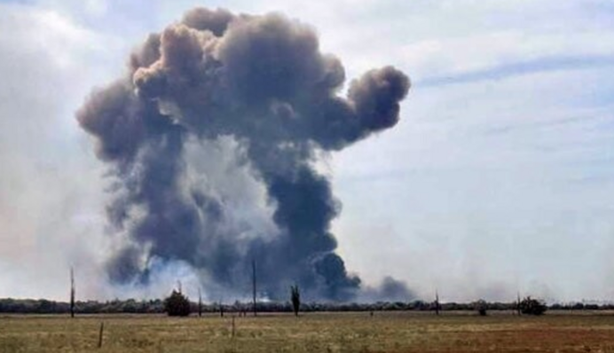 Це вже поле бою: військовий експерт пояснив, навіщо бити по об'єктах у Криму