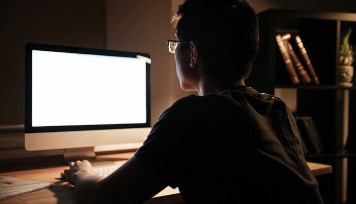 У США підліткам заборонили сидіти в соцмережах уночі: деталі закону