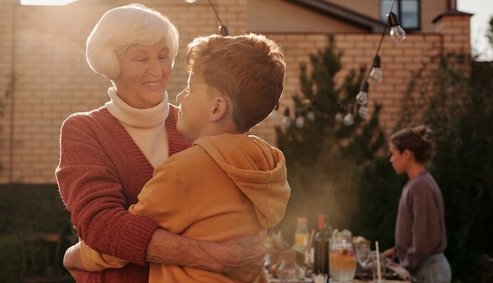 Как можно увеличить пенсию родным и близким: что нужно делать