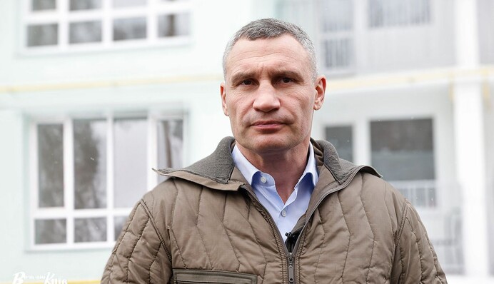 Когда в Киеве закончится отопительный сезон: Кличко озвучил дату