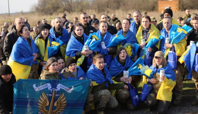 Герои дома! В Украину из плена вернулись 100 защитников и защитниц. Фото и видео