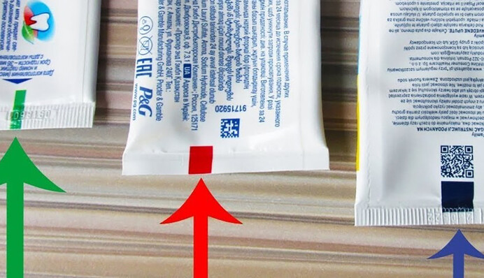 Натуральная или с химией: что надо знать про цветную полоску на тюбике зубной пасты