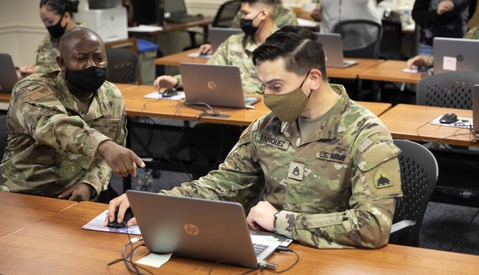 Сотрудник военной базы? СМИ назвали вероятного виновника утечки данных из Пентагона