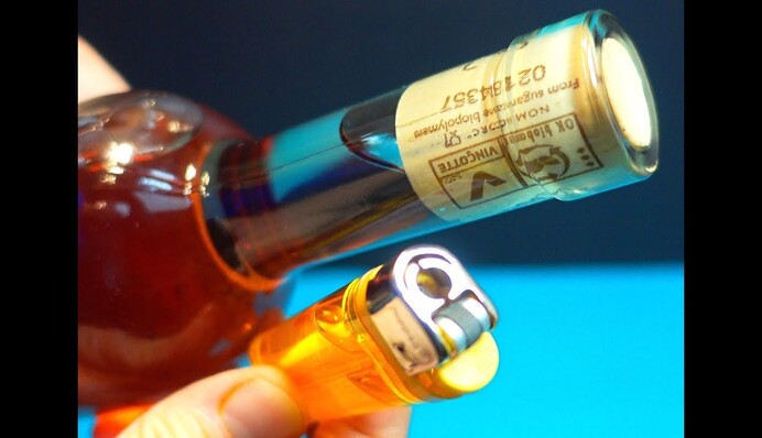Физических усилий - ноль: как открыть бутылку вина при помощи зажигалки