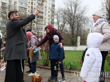 В одному з наважливіших храмів ПЦУ у Києві освятили великодні кошики: фото